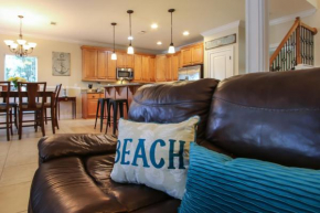 Amazing 4 Bedroom Vacation Home in The Villages of Crystal Lakes